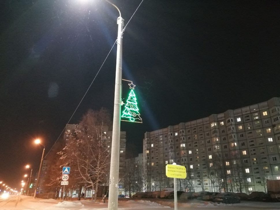 Глава Северодвинска обвиняет жителей в разрушении новогодних украшений